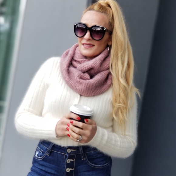 SOFT & COZY MAUVE INFINITY SCARF - Picture 3 of 4